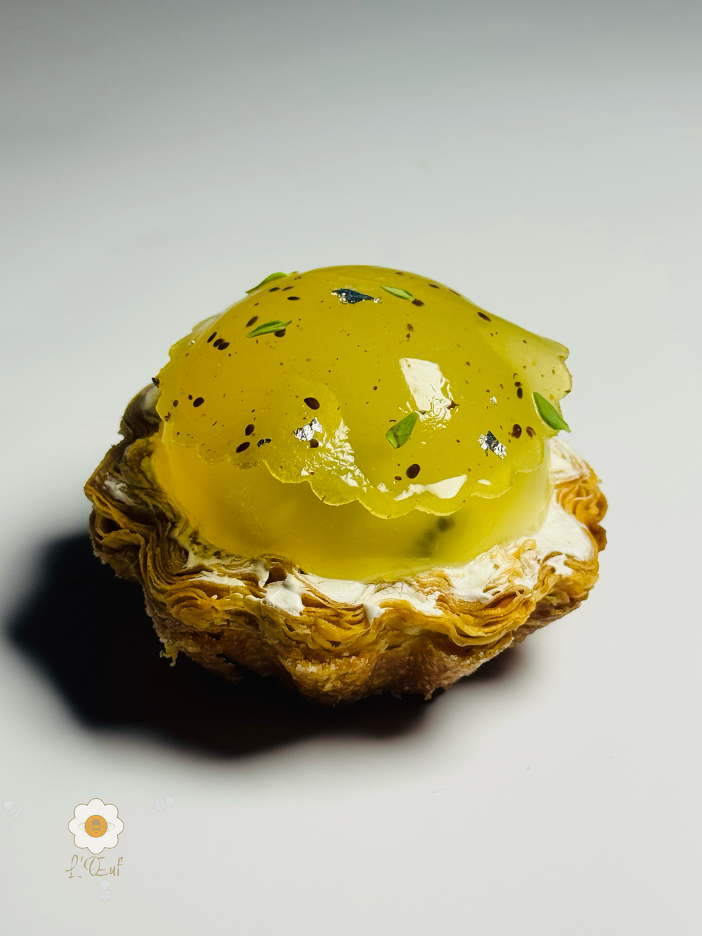 法式奇異果果凍酥皮撻 French Kiwi Gelée Puff Feuilleté Tart — Side View | L'Œuf 樂芙