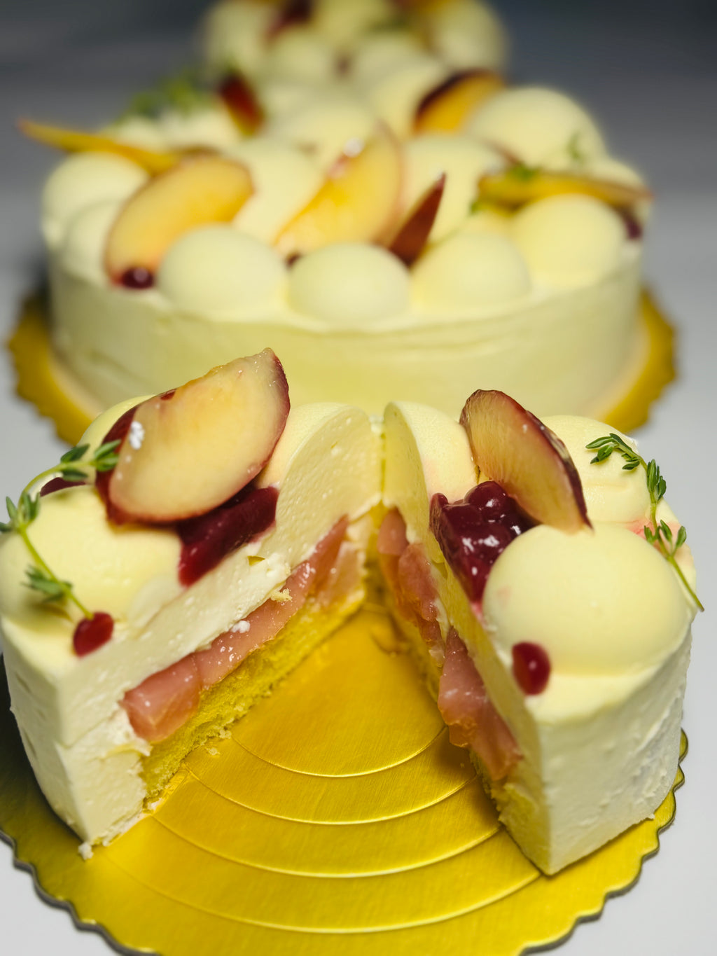 白桃乳酪芝士蛋糕 White Peach Yogurt Cheese Cake  — Close-up | L'Œuf 樂芙