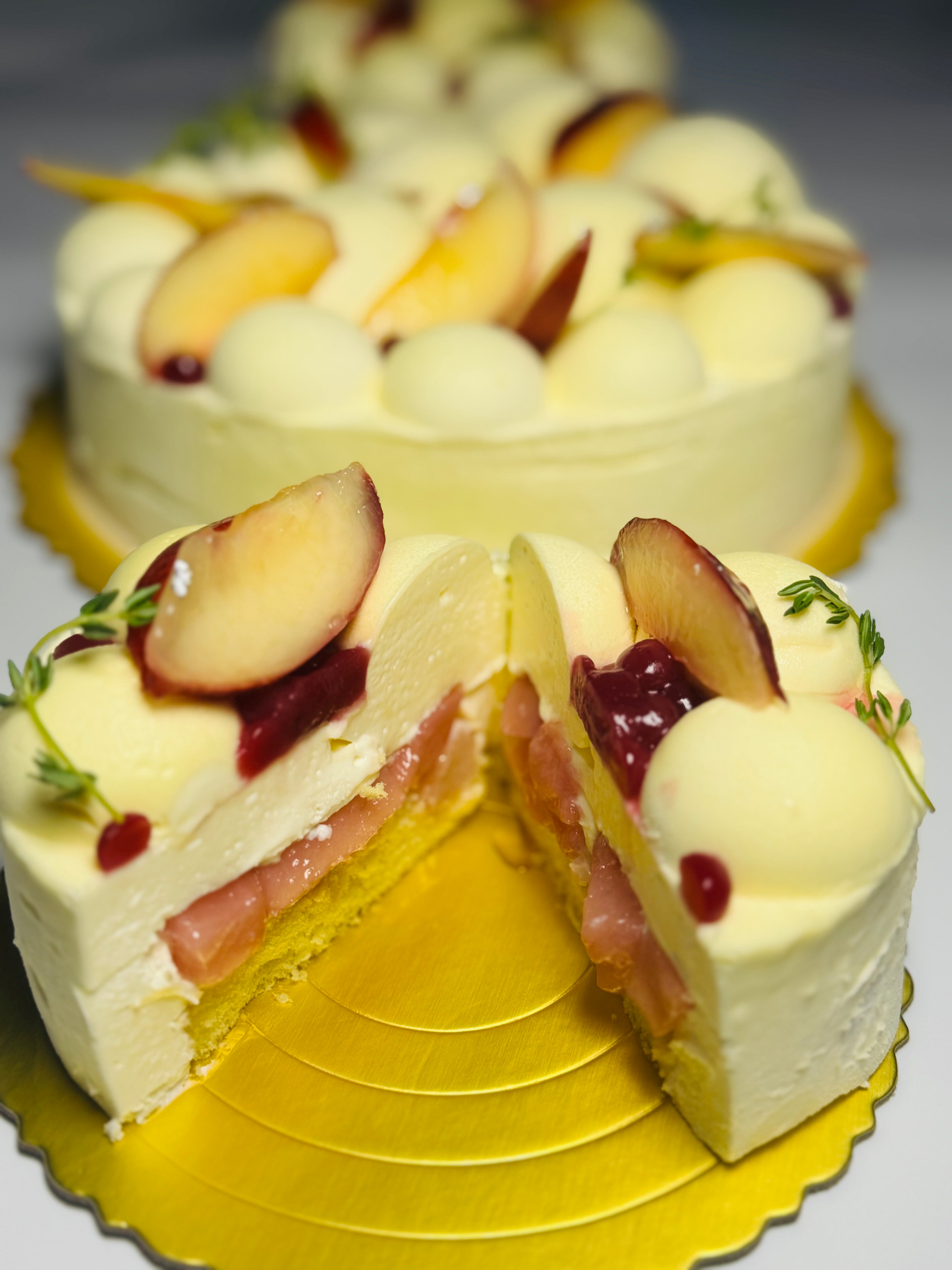 白桃乳酪芝士蛋糕 White Peach Yogurt Cheese Cake  — Close-up | L'Œuf 樂芙